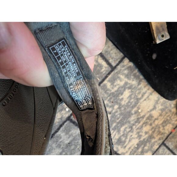 Teva strappy river sandals size 7m - Picture 4 of 4